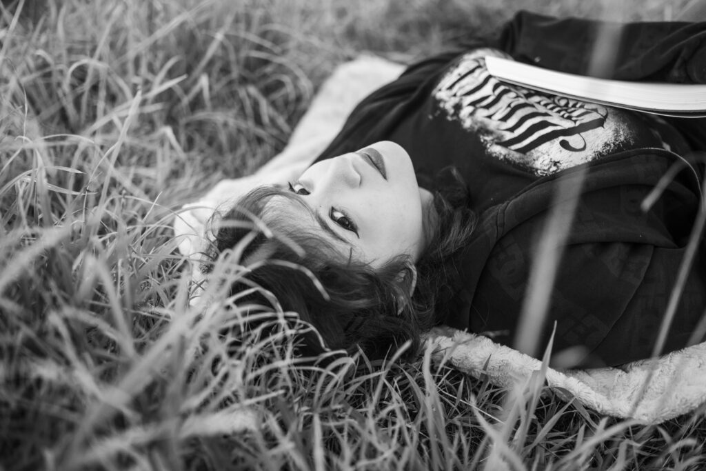 Outdoor high school senior photography in Coos Bay